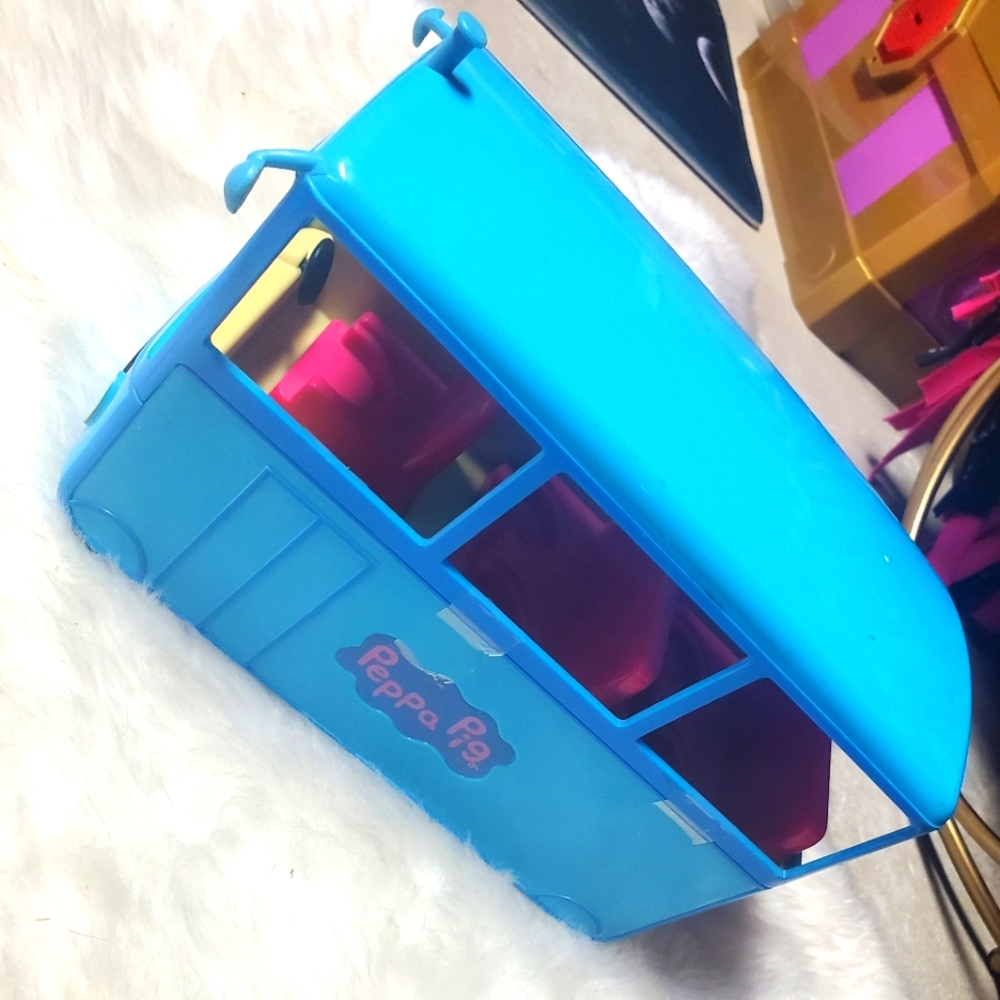 Peppa Pig schoolbus